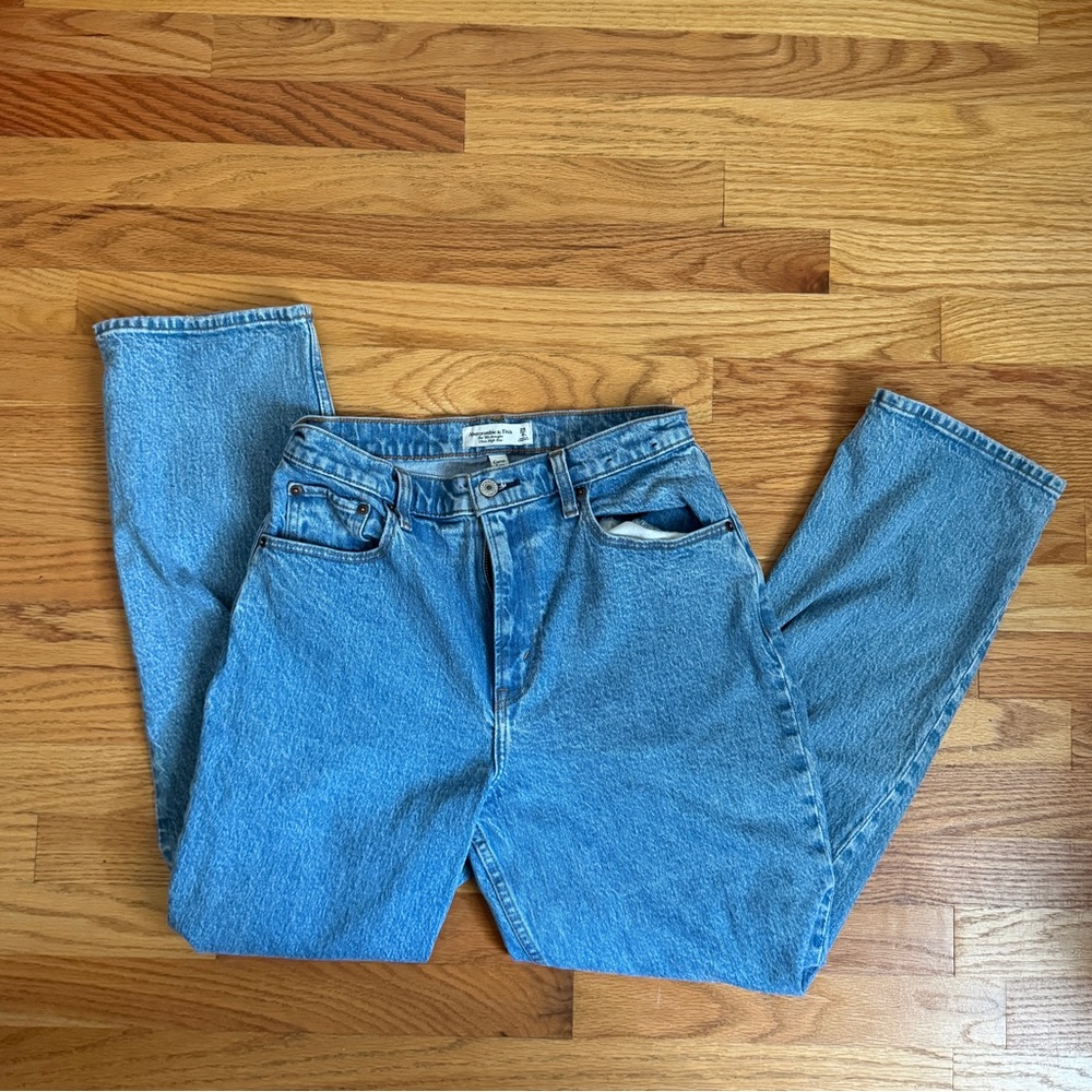 Abercrombie Curve Love Ultra High Rise 90s Straight Jean